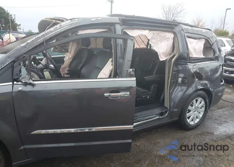 2016 Chrysler Town & Country Touring from USA, damaged, VIN 2C4RC1BG9GR175331